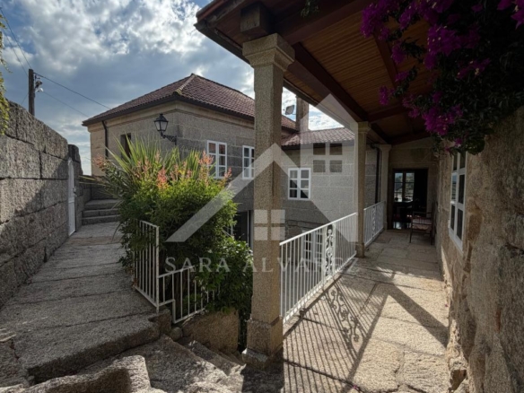 SE VENDE ESPECTACULAR CASA  DE PIEDRA RESTAURADA PRÓXIMA A LA CIUDAD DE PONTEVEDRA EN VIASCÓN- COTOBADE
