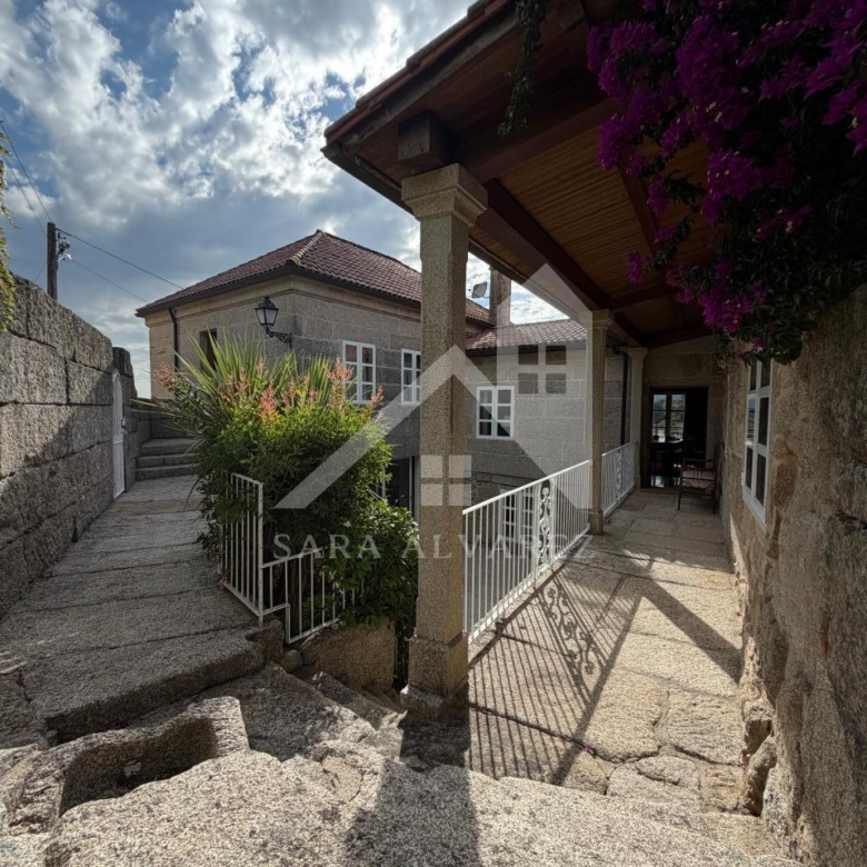SE VENDE ESPECTACULAR CASA  DE PIEDRA RESTAURADA PRÓXIMA A LA CIUDAD DE PONTEVEDRA EN VIASCÓN- COTOBADE