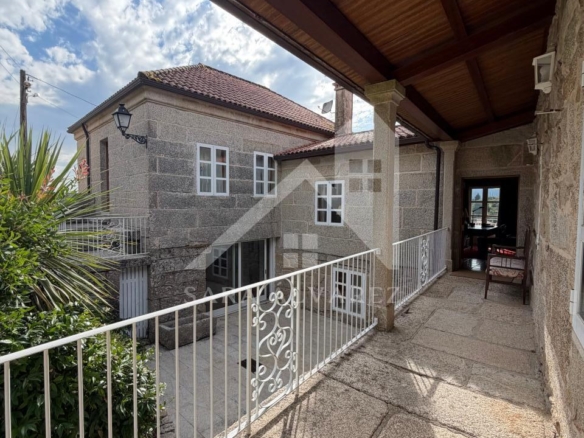 SE VENDE ESPECTACULAR CASA  DE PIEDRA RESTAURADA PRÓXIMA A LA CIUDAD DE PONTEVEDRA EN VIASCÓN- COTOBADE