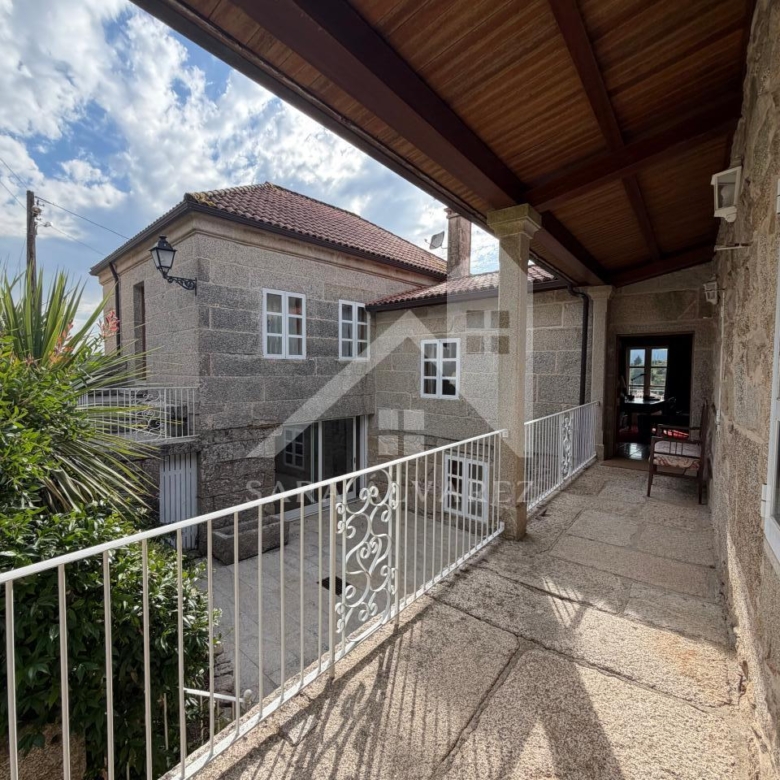 SE VENDE ESPECTACULAR CASA  DE PIEDRA RESTAURADA PRÓXIMA A LA CIUDAD DE PONTEVEDRA EN VIASCÓN- COTOBADE