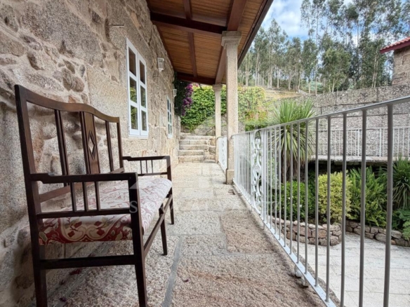SE VENDE ESPECTACULAR CASA  DE PIEDRA RESTAURADA PRÓXIMA A LA CIUDAD DE PONTEVEDRA EN VIASCÓN- COTOBADE