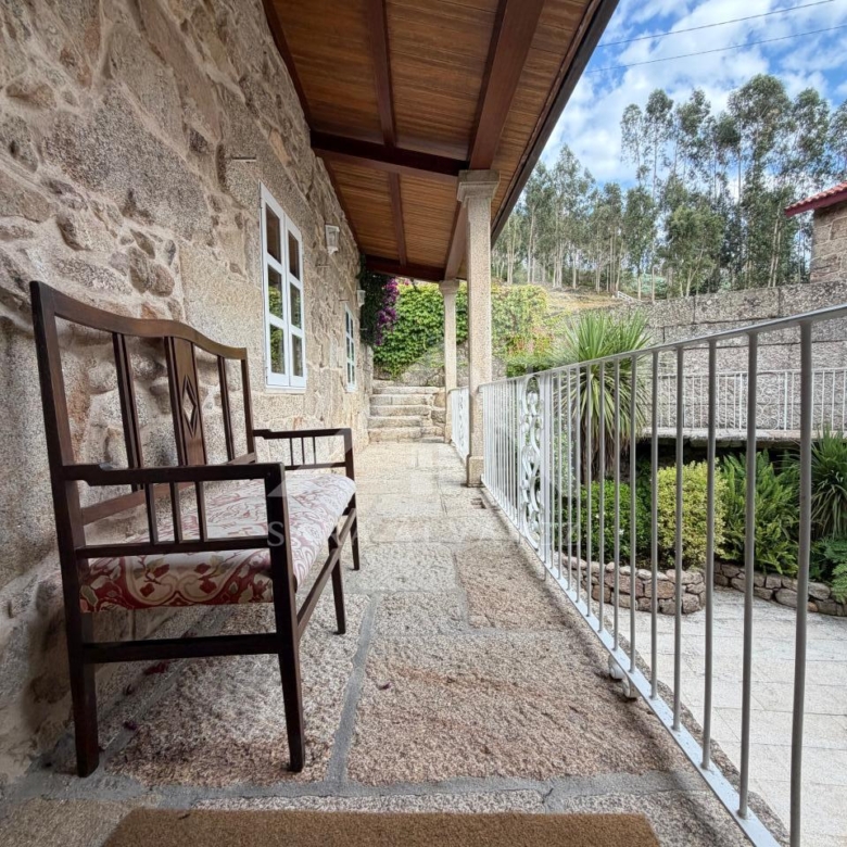 SE VENDE ESPECTACULAR CASA  DE PIEDRA RESTAURADA PRÓXIMA A LA CIUDAD DE PONTEVEDRA EN VIASCÓN- COTOBADE