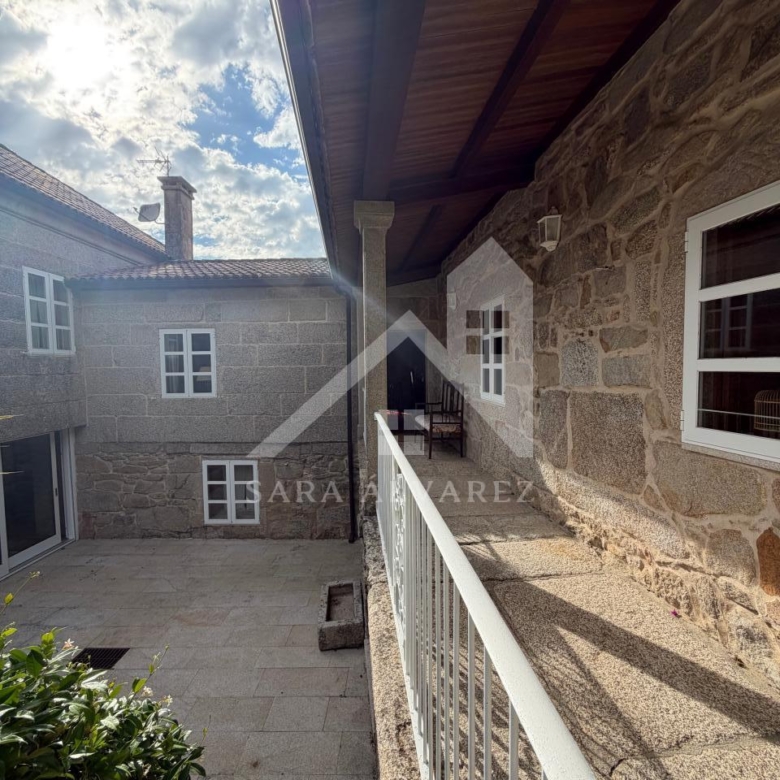 SE VENDE ESPECTACULAR CASA  DE PIEDRA RESTAURADA PRÓXIMA A LA CIUDAD DE PONTEVEDRA EN VIASCÓN- COTOBADE