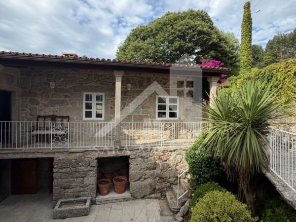 SE VENDE ESPECTACULAR CASA  DE PIEDRA RESTAURADA PRÓXIMA A LA CIUDAD DE PONTEVEDRA EN VIASCÓN- COTOBADE