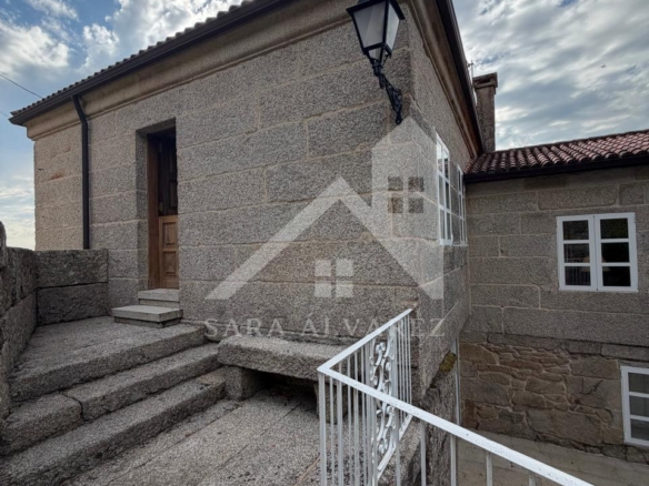 SE VENDE ESPECTACULAR CASA  DE PIEDRA RESTAURADA PRÓXIMA A LA CIUDAD DE PONTEVEDRA EN VIASCÓN- COTOBADE
