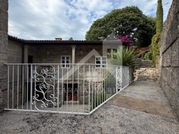 SE VENDE ESPECTACULAR CASA  DE PIEDRA RESTAURADA PRÓXIMA A LA CIUDAD DE PONTEVEDRA EN VIASCÓN- COTOBADE