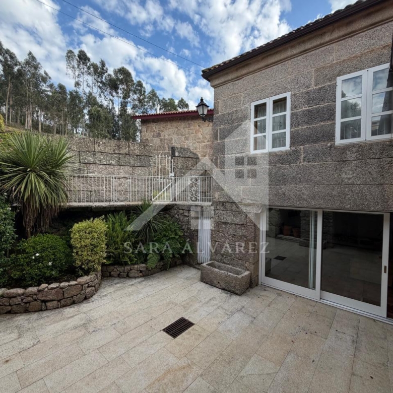 SE VENDE ESPECTACULAR CASA  DE PIEDRA RESTAURADA PRÓXIMA A LA CIUDAD DE PONTEVEDRA EN VIASCÓN- COTOBADE