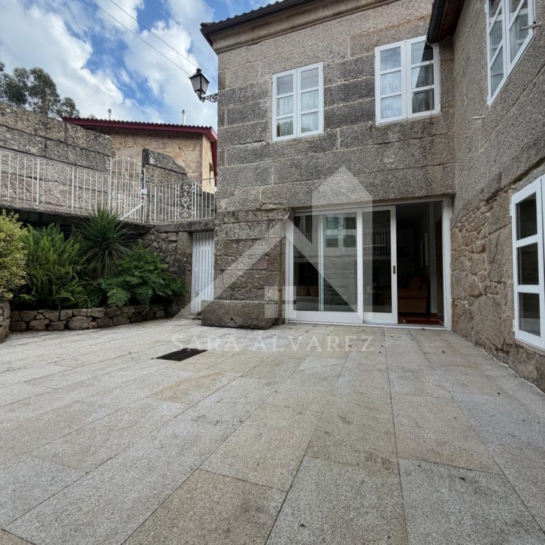 SE VENDE ESPECTACULAR CASA  DE PIEDRA RESTAURADA PRÓXIMA A LA CIUDAD DE PONTEVEDRA EN VIASCÓN- COTOBADE
