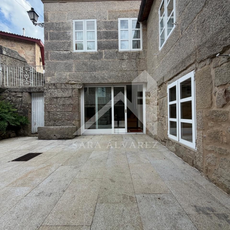 SE VENDE ESPECTACULAR CASA  DE PIEDRA RESTAURADA PRÓXIMA A LA CIUDAD DE PONTEVEDRA EN VIASCÓN- COTOBADE
