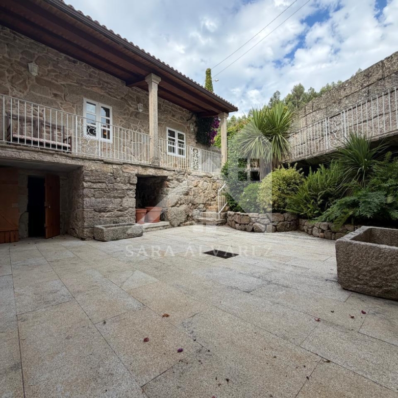 SE VENDE ESPECTACULAR CASA  DE PIEDRA RESTAURADA PRÓXIMA A LA CIUDAD DE PONTEVEDRA EN VIASCÓN- COTOBADE