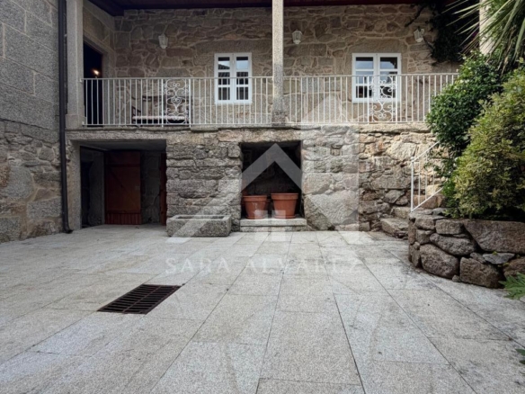 SE VENDE ESPECTACULAR CASA  DE PIEDRA RESTAURADA PRÓXIMA A LA CIUDAD DE PONTEVEDRA EN VIASCÓN- COTOBADE