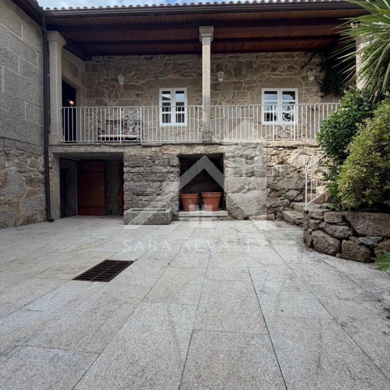 SE VENDE ESPECTACULAR CASA  DE PIEDRA RESTAURADA PRÓXIMA A LA CIUDAD DE PONTEVEDRA EN VIASCÓN- COTOBADE