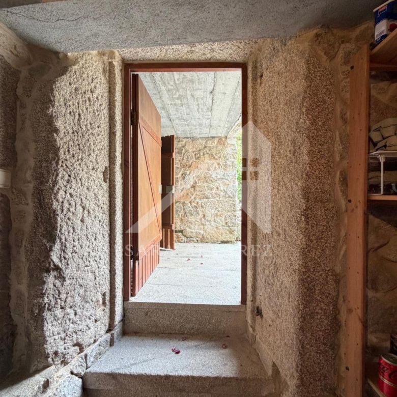 SE VENDE ESPECTACULAR CASA  DE PIEDRA RESTAURADA PRÓXIMA A LA CIUDAD DE PONTEVEDRA EN VIASCÓN- COTOBADE