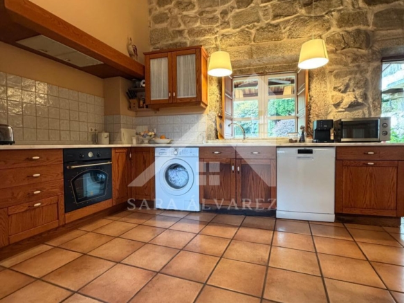 SE VENDE ESPECTACULAR CASA  DE PIEDRA RESTAURADA PRÓXIMA A LA CIUDAD DE PONTEVEDRA EN VIASCÓN- COTOBADE