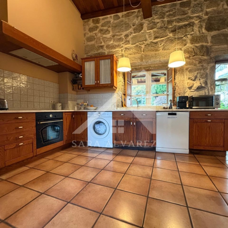 SE VENDE ESPECTACULAR CASA  DE PIEDRA RESTAURADA PRÓXIMA A LA CIUDAD DE PONTEVEDRA EN VIASCÓN- COTOBADE
