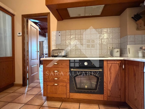 SE VENDE ESPECTACULAR CASA  DE PIEDRA RESTAURADA PRÓXIMA A LA CIUDAD DE PONTEVEDRA EN VIASCÓN- COTOBADE