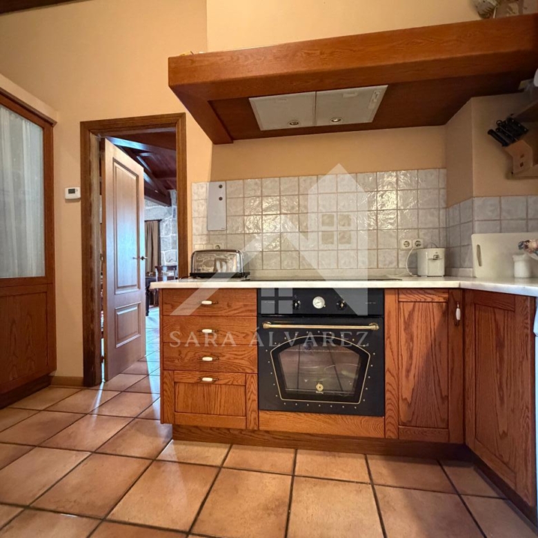 SE VENDE ESPECTACULAR CASA  DE PIEDRA RESTAURADA PRÓXIMA A LA CIUDAD DE PONTEVEDRA EN VIASCÓN- COTOBADE