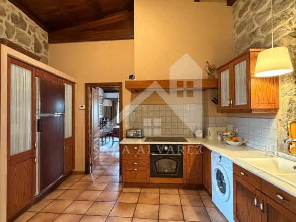SE VENDE ESPECTACULAR CASA  DE PIEDRA RESTAURADA PRÓXIMA A LA CIUDAD DE PONTEVEDRA EN VIASCÓN- COTOBADE