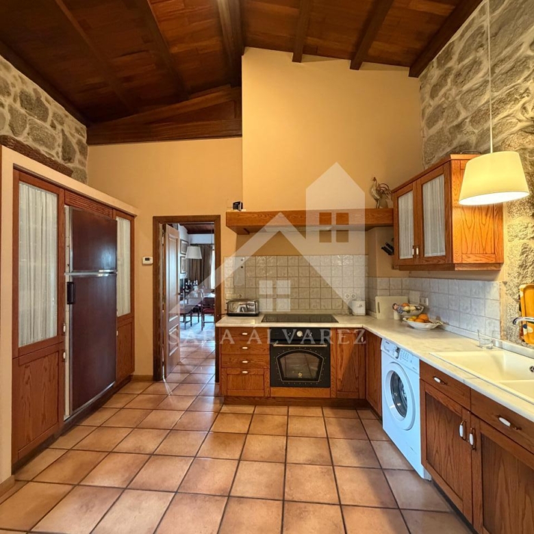 SE VENDE ESPECTACULAR CASA  DE PIEDRA RESTAURADA PRÓXIMA A LA CIUDAD DE PONTEVEDRA EN VIASCÓN- COTOBADE