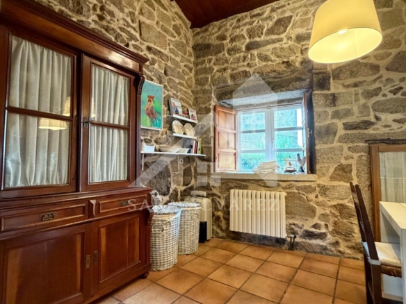 SE VENDE ESPECTACULAR CASA  DE PIEDRA RESTAURADA PRÓXIMA A LA CIUDAD DE PONTEVEDRA EN VIASCÓN- COTOBADE