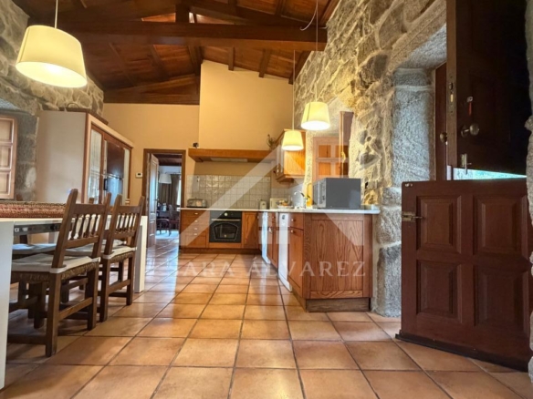 SE VENDE ESPECTACULAR CASA  DE PIEDRA RESTAURADA PRÓXIMA A LA CIUDAD DE PONTEVEDRA EN VIASCÓN- COTOBADE