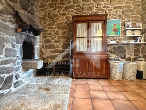 SE VENDE ESPECTACULAR CASA  DE PIEDRA RESTAURADA PRÓXIMA A LA CIUDAD DE PONTEVEDRA EN VIASCÓN- COTOBADE