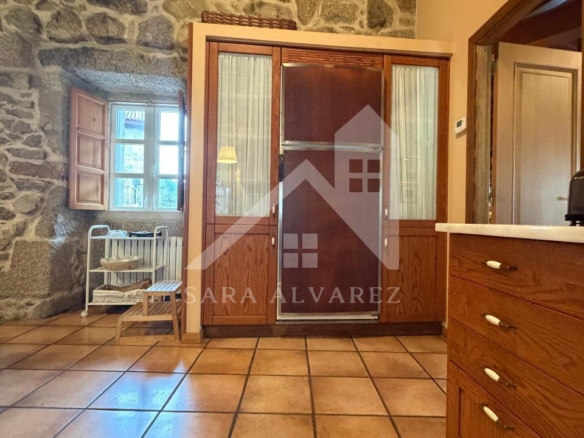 SE VENDE ESPECTACULAR CASA  DE PIEDRA RESTAURADA PRÓXIMA A LA CIUDAD DE PONTEVEDRA EN VIASCÓN- COTOBADE