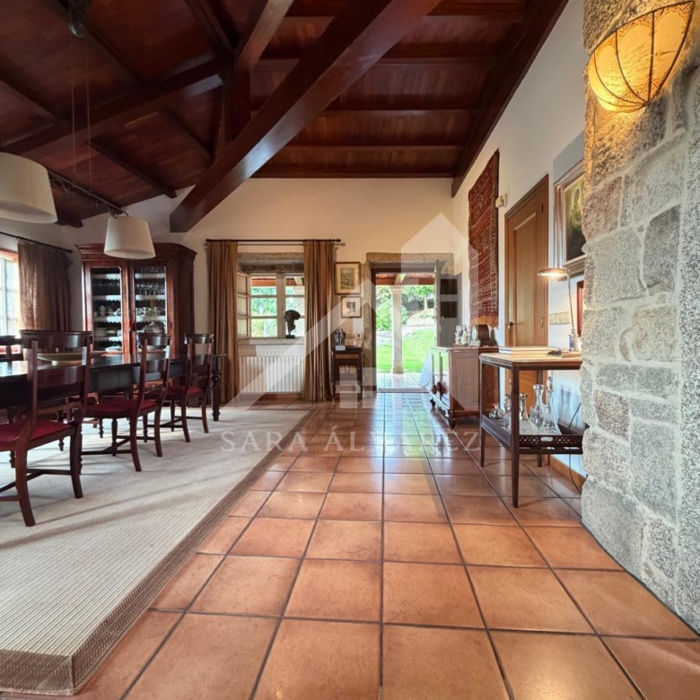 SE VENDE ESPECTACULAR CASA  DE PIEDRA RESTAURADA PRÓXIMA A LA CIUDAD DE PONTEVEDRA EN VIASCÓN- COTOBADE