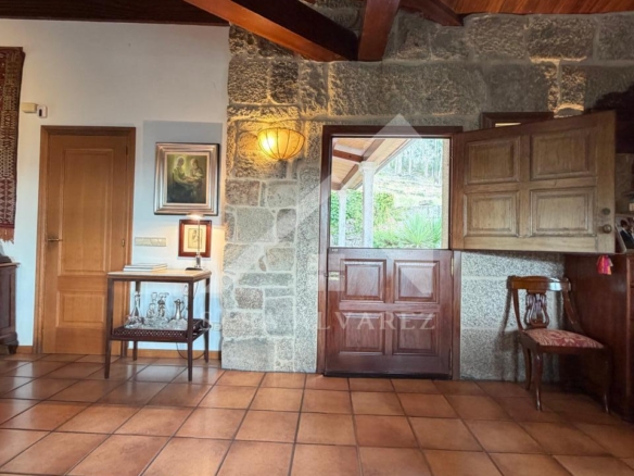 SE VENDE ESPECTACULAR CASA  DE PIEDRA RESTAURADA PRÓXIMA A LA CIUDAD DE PONTEVEDRA EN VIASCÓN- COTOBADE