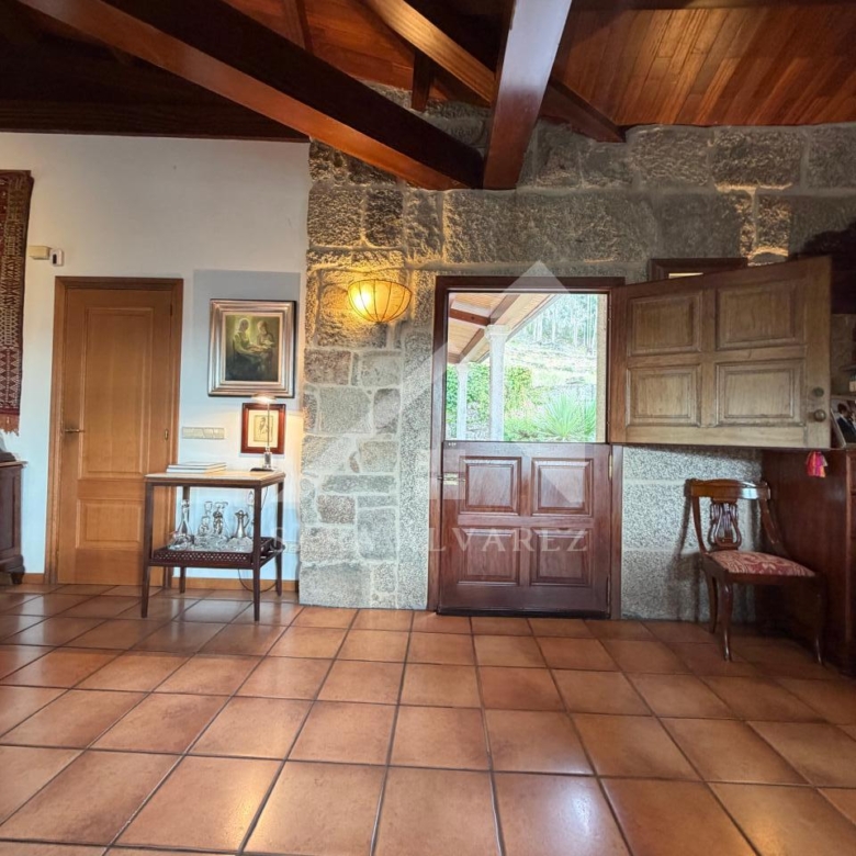 SE VENDE ESPECTACULAR CASA  DE PIEDRA RESTAURADA PRÓXIMA A LA CIUDAD DE PONTEVEDRA EN VIASCÓN- COTOBADE