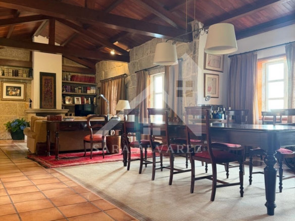 SE VENDE ESPECTACULAR CASA  DE PIEDRA RESTAURADA PRÓXIMA A LA CIUDAD DE PONTEVEDRA EN VIASCÓN- COTOBADE
