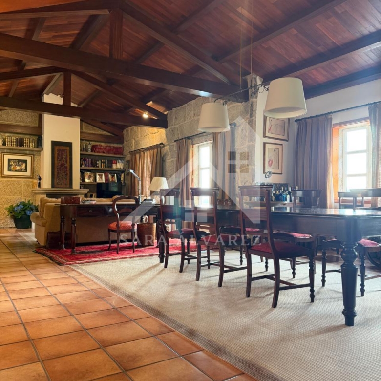 SE VENDE ESPECTACULAR CASA  DE PIEDRA RESTAURADA PRÓXIMA A LA CIUDAD DE PONTEVEDRA EN VIASCÓN- COTOBADE