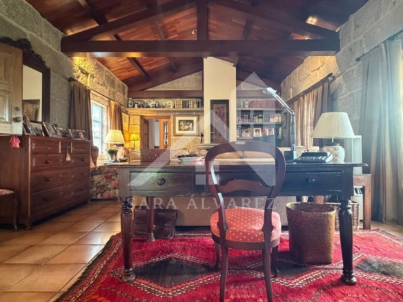 SE VENDE ESPECTACULAR CASA  DE PIEDRA RESTAURADA PRÓXIMA A LA CIUDAD DE PONTEVEDRA EN VIASCÓN- COTOBADE
