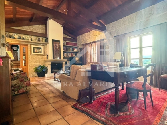 SE VENDE ESPECTACULAR CASA  DE PIEDRA RESTAURADA PRÓXIMA A LA CIUDAD DE PONTEVEDRA EN VIASCÓN- COTOBADE