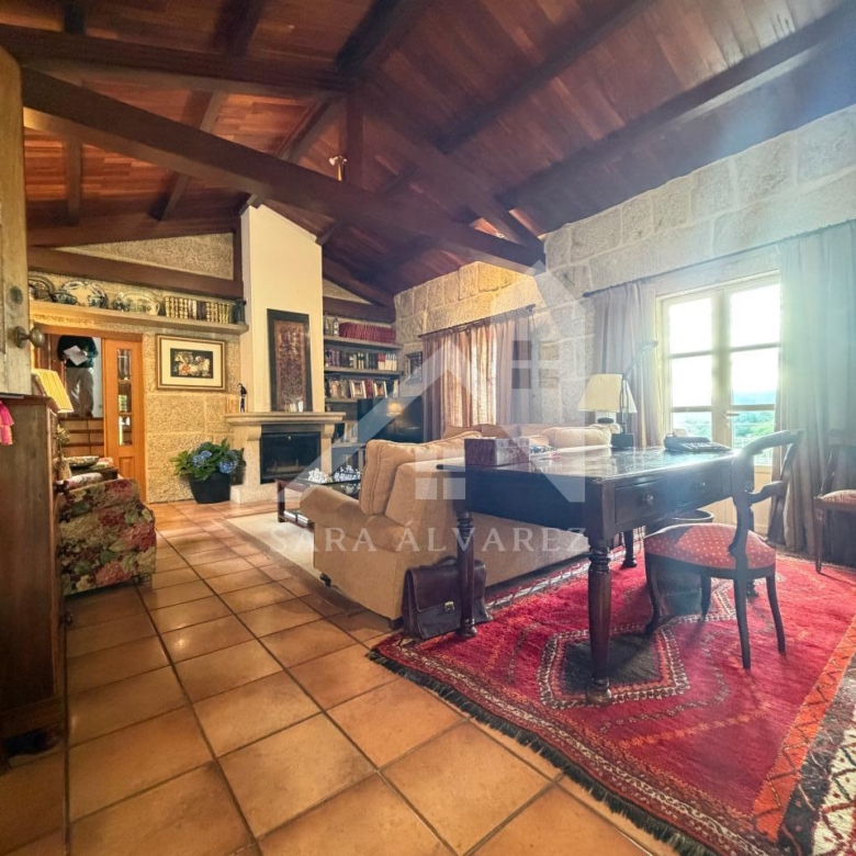 SE VENDE ESPECTACULAR CASA  DE PIEDRA RESTAURADA PRÓXIMA A LA CIUDAD DE PONTEVEDRA EN VIASCÓN- COTOBADE