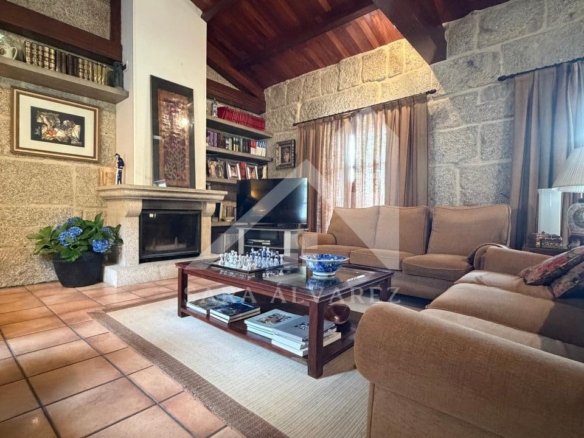 SE VENDE ESPECTACULAR CASA  DE PIEDRA RESTAURADA PRÓXIMA A LA CIUDAD DE PONTEVEDRA EN VIASCÓN- COTOBADE