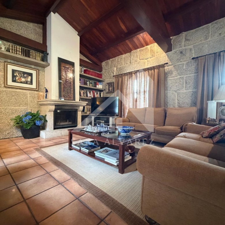 SE VENDE ESPECTACULAR CASA  DE PIEDRA RESTAURADA PRÓXIMA A LA CIUDAD DE PONTEVEDRA EN VIASCÓN- COTOBADE