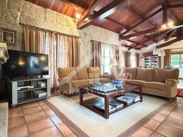 SE VENDE ESPECTACULAR CASA  DE PIEDRA RESTAURADA PRÓXIMA A LA CIUDAD DE PONTEVEDRA EN VIASCÓN- COTOBADE