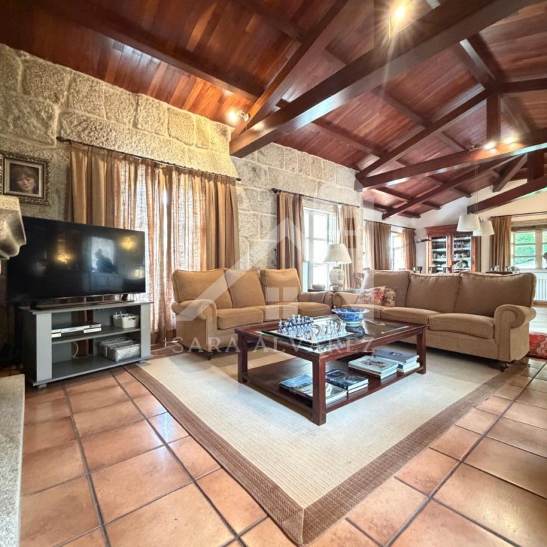 SE VENDE ESPECTACULAR CASA  DE PIEDRA RESTAURADA PRÓXIMA A LA CIUDAD DE PONTEVEDRA EN VIASCÓN- COTOBADE