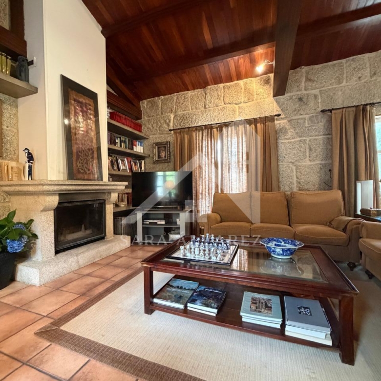SE VENDE ESPECTACULAR CASA  DE PIEDRA RESTAURADA PRÓXIMA A LA CIUDAD DE PONTEVEDRA EN VIASCÓN- COTOBADE