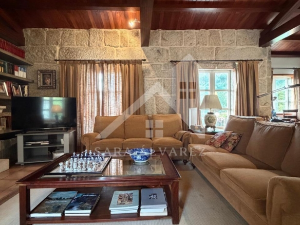 SE VENDE ESPECTACULAR CASA  DE PIEDRA RESTAURADA PRÓXIMA A LA CIUDAD DE PONTEVEDRA EN VIASCÓN- COTOBADE