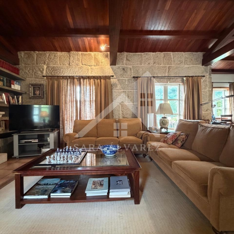 SE VENDE ESPECTACULAR CASA  DE PIEDRA RESTAURADA PRÓXIMA A LA CIUDAD DE PONTEVEDRA EN VIASCÓN- COTOBADE