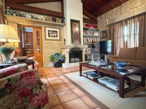 SE VENDE ESPECTACULAR CASA  DE PIEDRA RESTAURADA PRÓXIMA A LA CIUDAD DE PONTEVEDRA EN VIASCÓN- COTOBADE