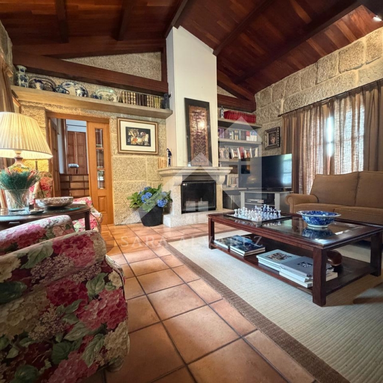 SE VENDE ESPECTACULAR CASA  DE PIEDRA RESTAURADA PRÓXIMA A LA CIUDAD DE PONTEVEDRA EN VIASCÓN- COTOBADE
