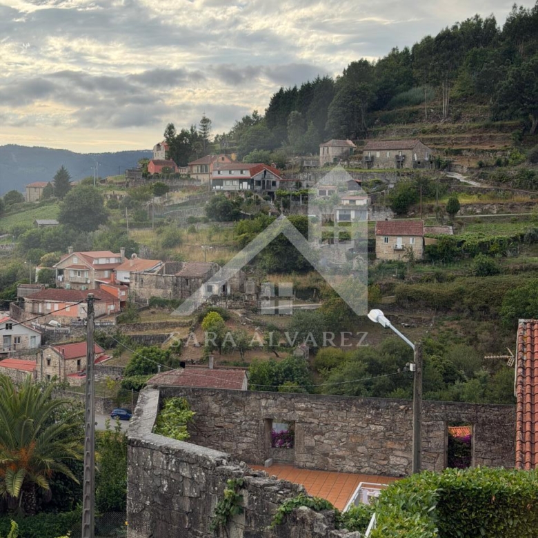 SE VENDE ESPECTACULAR CASA  DE PIEDRA RESTAURADA PRÓXIMA A LA CIUDAD DE PONTEVEDRA EN VIASCÓN- COTOBADE