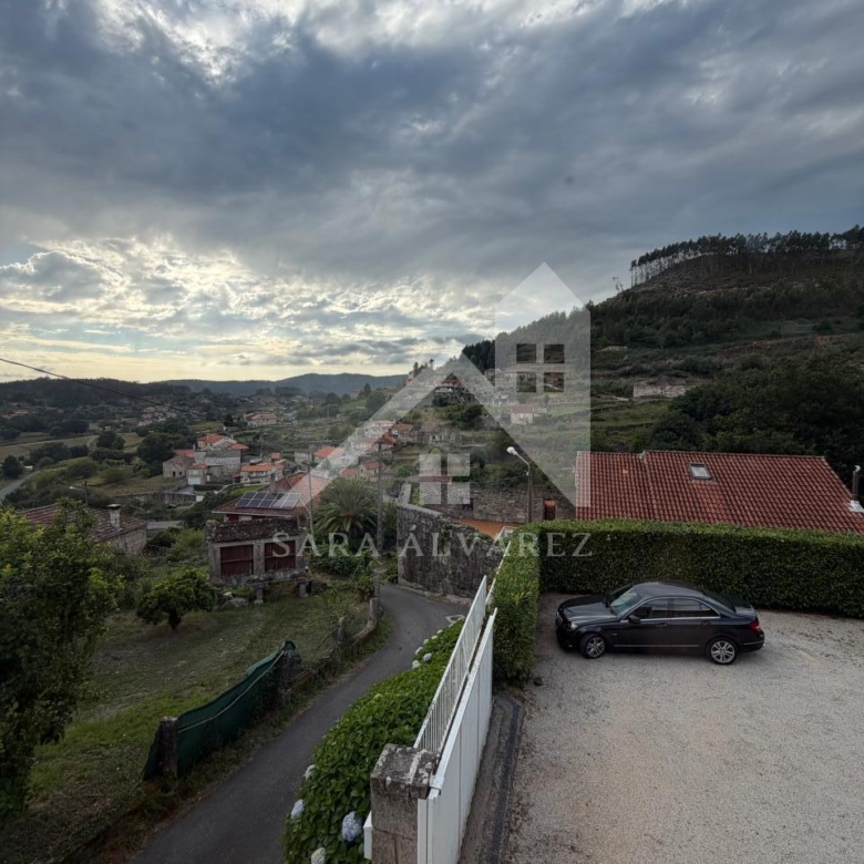 SE VENDE ESPECTACULAR CASA  DE PIEDRA RESTAURADA PRÓXIMA A LA CIUDAD DE PONTEVEDRA EN VIASCÓN- COTOBADE