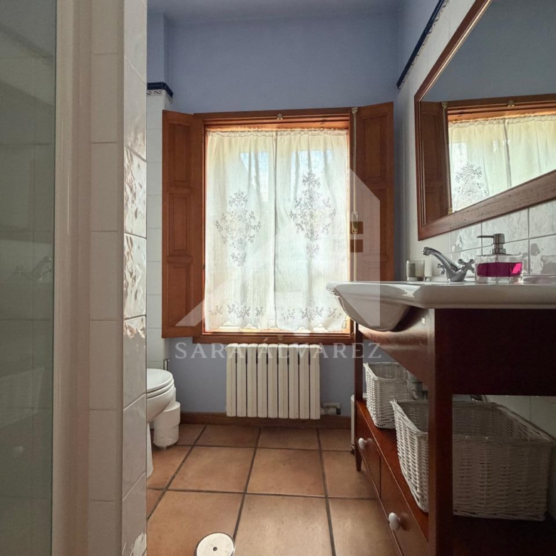 SE VENDE ESPECTACULAR CASA  DE PIEDRA RESTAURADA PRÓXIMA A LA CIUDAD DE PONTEVEDRA EN VIASCÓN- COTOBADE