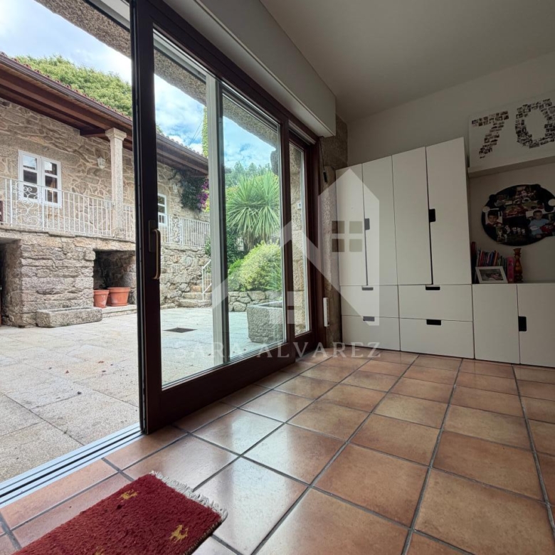 SE VENDE ESPECTACULAR CASA  DE PIEDRA RESTAURADA PRÓXIMA A LA CIUDAD DE PONTEVEDRA EN VIASCÓN- COTOBADE