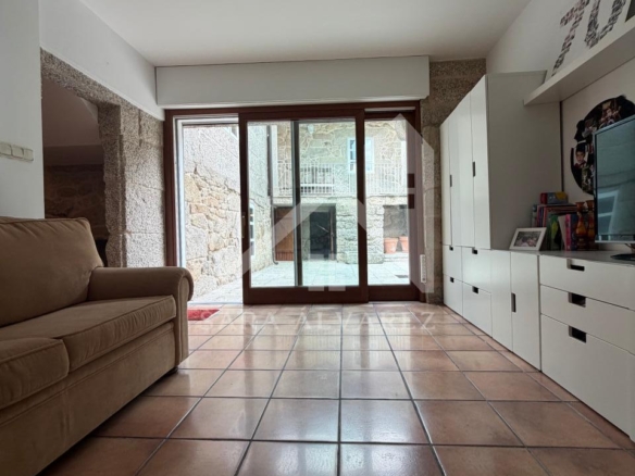 SE VENDE ESPECTACULAR CASA  DE PIEDRA RESTAURADA PRÓXIMA A LA CIUDAD DE PONTEVEDRA EN VIASCÓN- COTOBADE