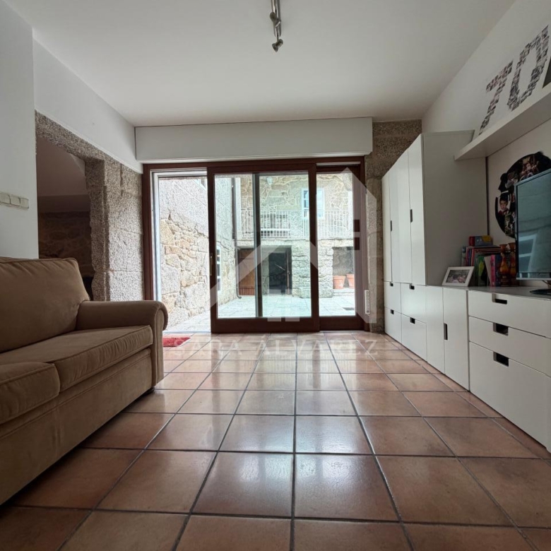 SE VENDE ESPECTACULAR CASA  DE PIEDRA RESTAURADA PRÓXIMA A LA CIUDAD DE PONTEVEDRA EN VIASCÓN- COTOBADE